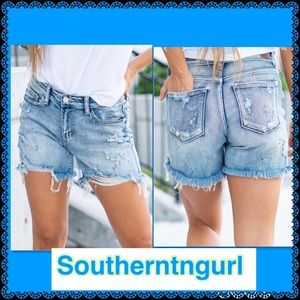 NWT JUDY BLUE Mid Rise Light Wash Distressed Paint Splatter Cut Off Shorts